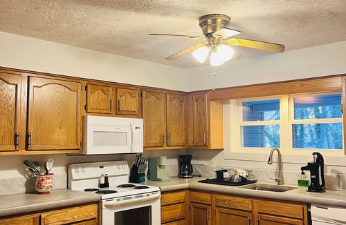 Ronceverte House | Greenbrier River Front Cottage/2 BR/2 BA/Peaceful Water Views with WiFi, AC