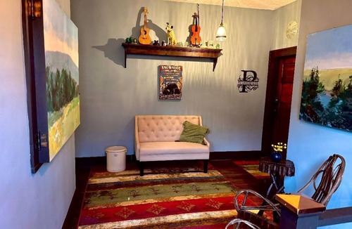 Marlinton Apartment | Greenbrier Suite @ The Electric Moon Inn. Your perfect getaway.