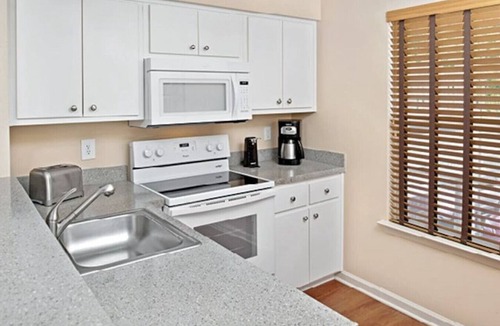 Berkeley Condo | Greensprings 4 bedroom · Spacious, 4 Bedroom Family Suite in Williamsburg!