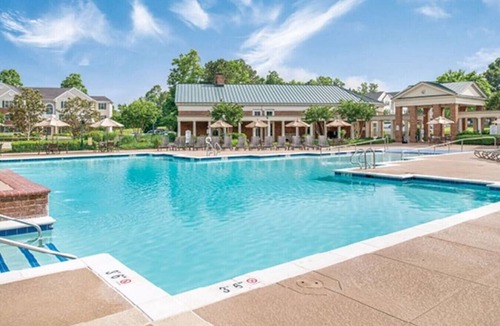 Berkeley Condo | Greensprings 4 bedroom · Spacious, 4 Bedroom Family Suite in Williamsburg!