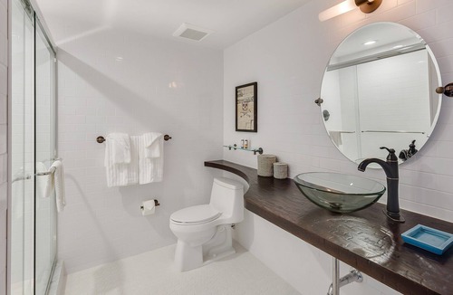 Lauderdale-by-the-Sea Hotel | Group Friendly Stay! 3 Spacious Units w/Onsite Pool & Gym, Near El Prado Park!
