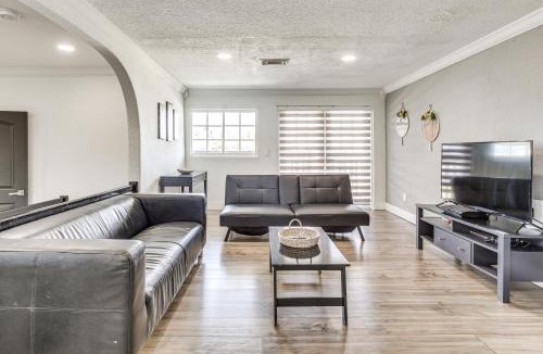 Miami Gardens House | Group Hub w/Game Room! 4 Mi to Hard Rock Stadium