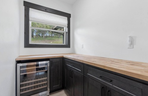 Somers House | Group Retreat Near Glacier | Lake Views