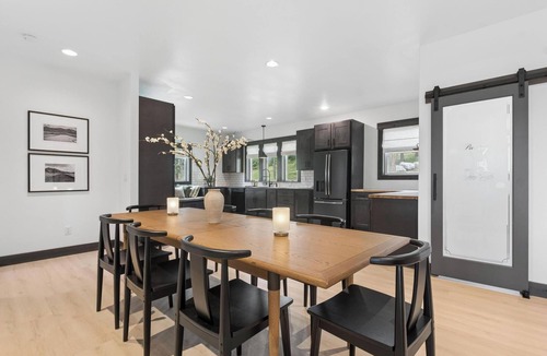 Somers House | Group Retreat Near Glacier | Lake Views