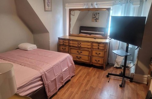 Irvington Bed & Breakfast | Grove 125