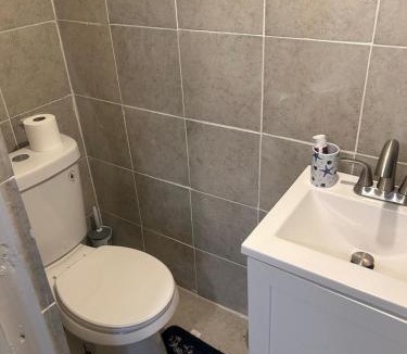 Irvington Bed & Breakfast | Grove 3- King Bed with Private Bathroom