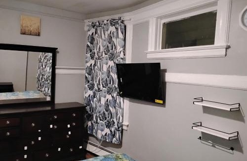 Irvington Bed & Breakfast | Grove#8