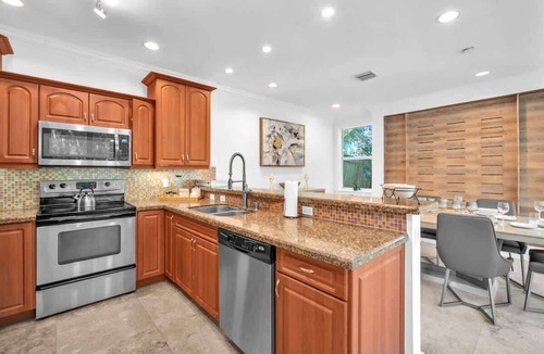 Coconut Grove Condo | Grove Walk Manor | 3BR Oasis in Coconut Grove