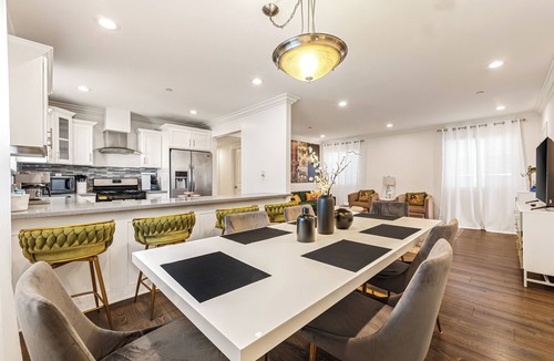 Los Angeles House | Gucci-Inspired 4B3B Home I Close to World Cup I Gated Parking I Heart of LA