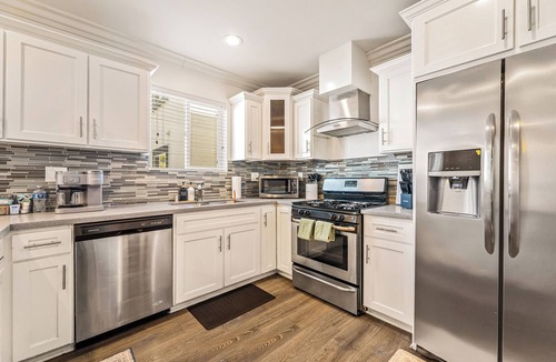 Los Angeles House | Gucci-Inspired 4B3B Home I Close to World Cup I Gated Parking I Heart of LA