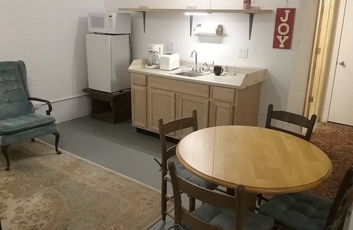 Mosby House | Guest Lodging near Richmond, VA. Close to Osborne Landing. Parking for boats.