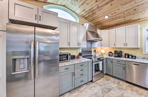 Edray House | Guesthouse on Lonesome Hollow: Hot Tub & Mtn Views