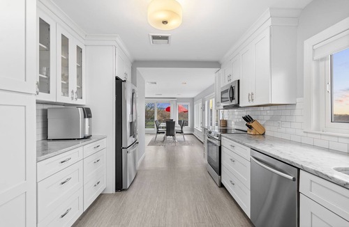 Gloucester House | Gull's Nest - Ocean Views from the Living Room