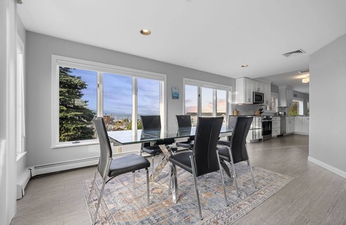 Gloucester House | Gull's Nest - Ocean Views from the Living Room