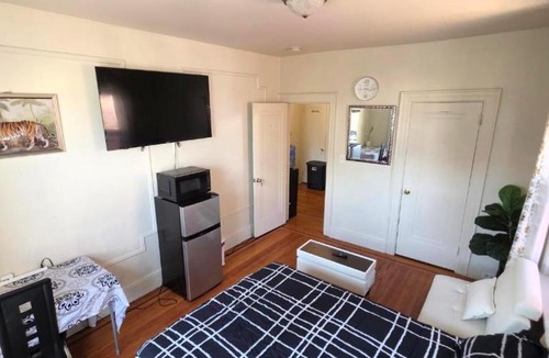 Paterson House | Habitación Práctica con TV 60 ,Nevera y Horno en Zona Comercial muy activa