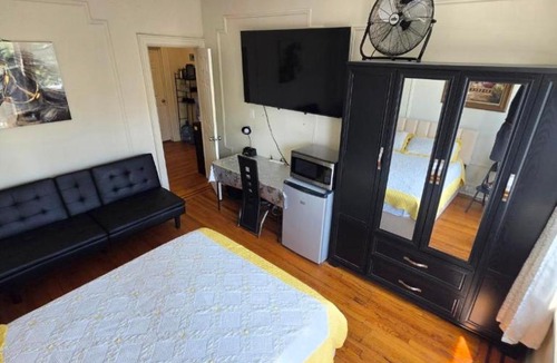 Paterson House | Habitación Privada Práctica con TV de 65 pulgadas en zona comercial muy activa