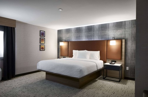 Newark Hotel | Hampton Inn Newark Airport