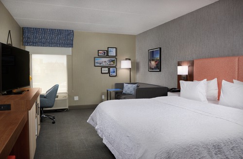 Downtown Niagara Falls Hotel | Hampton Inn Niagara Falls