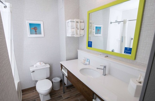 Pickwick Dam Hotel | Hampton Inn Pickwick Dam-At Shiloh Falls