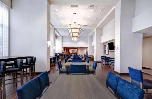 Jefferson Manor Hotel | Hampton Inn & Suites Alexandria Old Town Area South