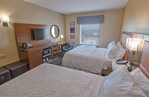 Greenbrier West Hotel | Hampton Inn & Suites Chesapeake-Battlefield Blvd.