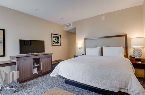 Pacific - Edison Hotel | Hampton Inn & Suites Los Angeles - Glendale
