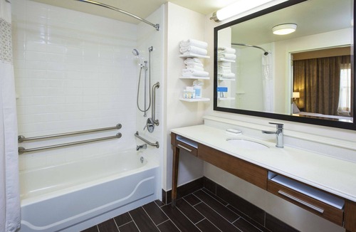 Warwick Hotel | Hampton Inn & Suites Providence/Warwick-Airport