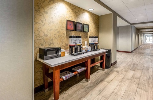 Fredericksburg Hotel | Hampton Inn & Suites Fredericksburg-at Celebrate Virginia