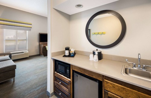 Fredericksburg Hotel | Hampton Inn & Suites Fredericksburg-at Celebrate Virginia