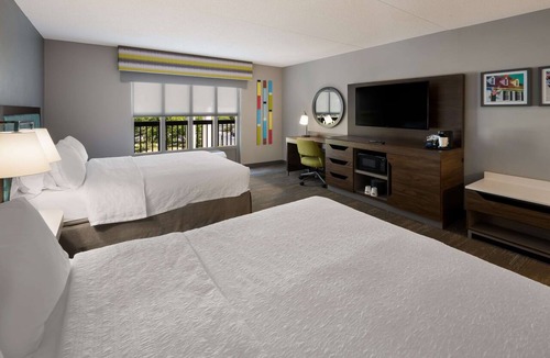 Fredericksburg Hotel | Hampton Inn & Suites Fredericksburg-at Celebrate Virginia
