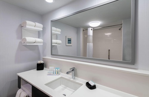 St. Charles Hotel | Hampton Inn Waldorf