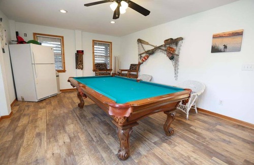 Carolina Dunes House | “Hank's Hideaway” is a classic, coastal cottage, located just 341 yards to the beach!