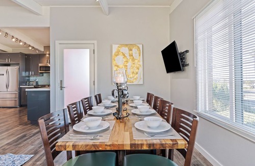 Silver Strand Condo | Harbor View Townhouse! Across from Kiddie Beach! Upper Unit + Dogs Welcome