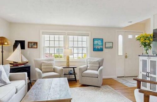 Falmouth House | Harborside Retreat