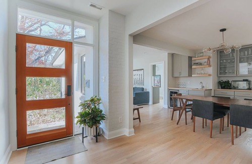 Barracks Rugby House | Hardwood Hall: Central Cville + walk/bike to UVA