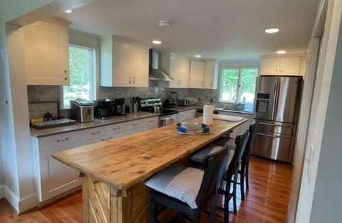 Bozman House | Harris Cottage. Charming waterfront with pool!