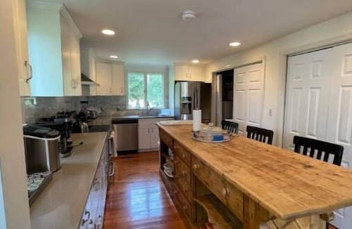 Bozman House | Harris Cottage. Charming waterfront with pool!