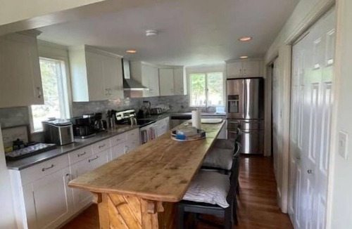 Bozman House | Harris Cottage. Charming waterfront with pool!
