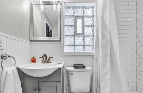 North Buffalo House | Harrison's Cozy HotTub Haven
