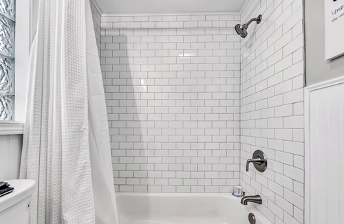 North Buffalo House | Harrison's Cozy HotTub Haven
