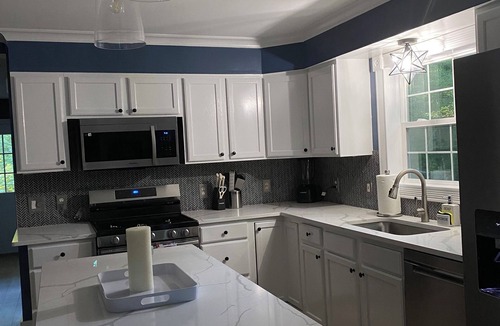 Harwich Center House | Harwich Home. Wychmere Beach club 1.6 mi away. Hot-tub year round, pet friendly.