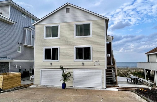 Chic's Beach Condo | Have a truly unforgettable experience while on vacation