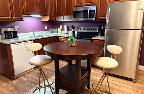 City Center Apartment | Heart of Downtown, Walk Everywhere, Self Check-In!