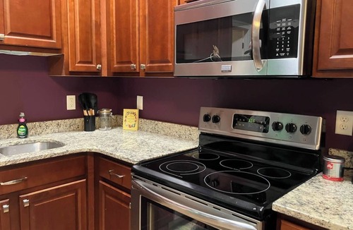 City Center Apartment | Heart of Downtown, Walk Everywhere, Self Check-In!
