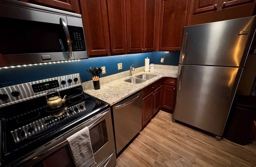 City Center Apartment | Heart of Downtown, Walk Everywhere, Self Check-In!