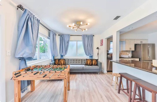 Royal Poinciana House | Heart of Hollywood Villa near the beach