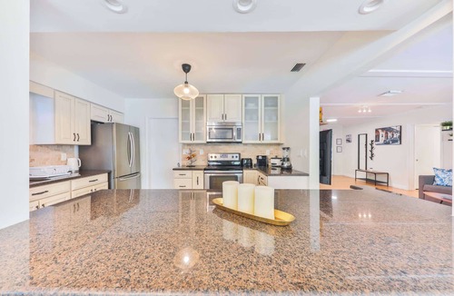 Royal Poinciana House | Heart of Hollywood Villa near the beach