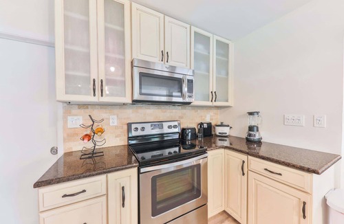 Royal Poinciana House | Heart of Hollywood Villa near the beach