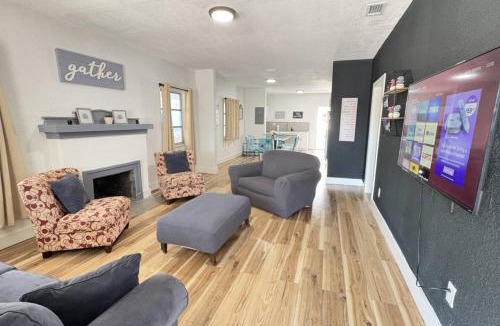 Little Havana House | Heart of Miami sleeps 10 near Little Havana Beaches
