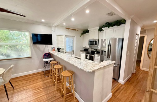 South Middle River House | Heated Pool/Hot Tub/10 min Beach & Airport - FIFA!
